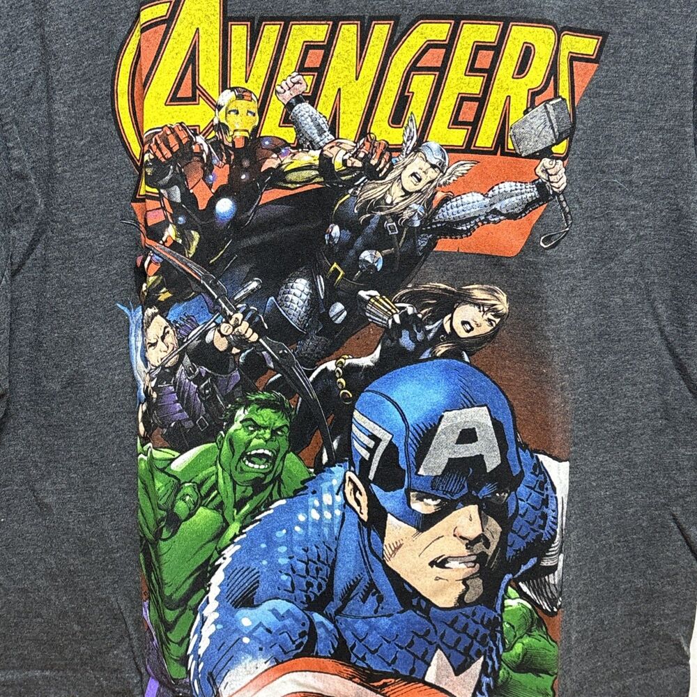 The Avengers Large T-Shirt Marvel Comics Superhero Battle Rushing Graphic Gray